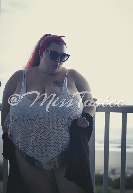 misstastee erotic star photo