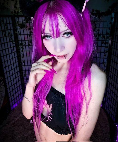 Lily AngeliCat star hot pic