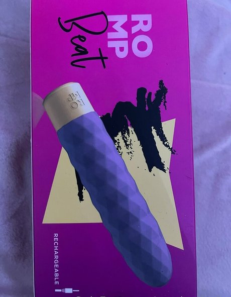 magicadenka pretty actress photo