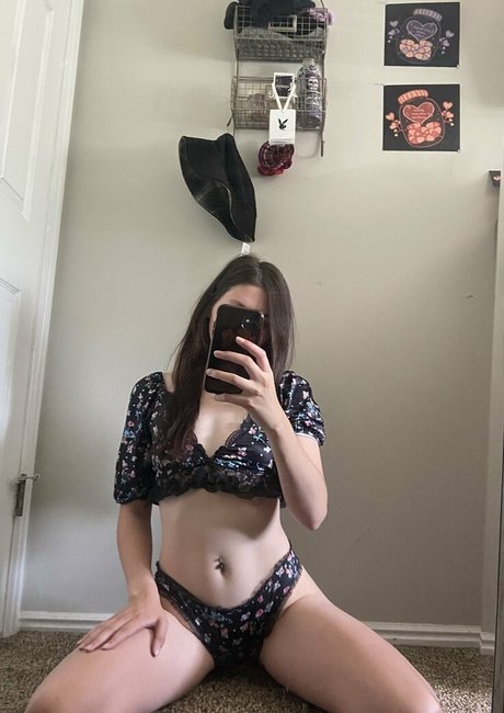 BabyRiv sex model img