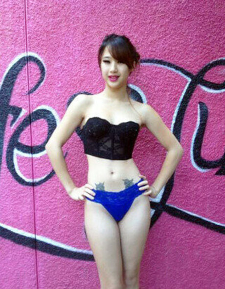 Cafe Lu Girls star nude photo