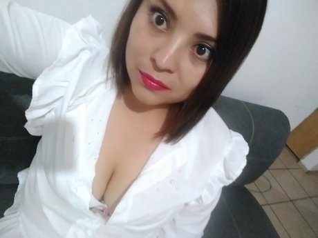 Lluvia model adult pic