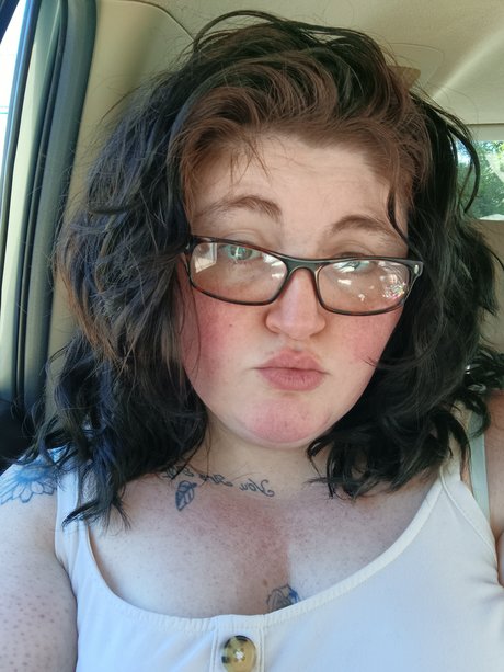 MINNI3RATO pornstar naked gallery