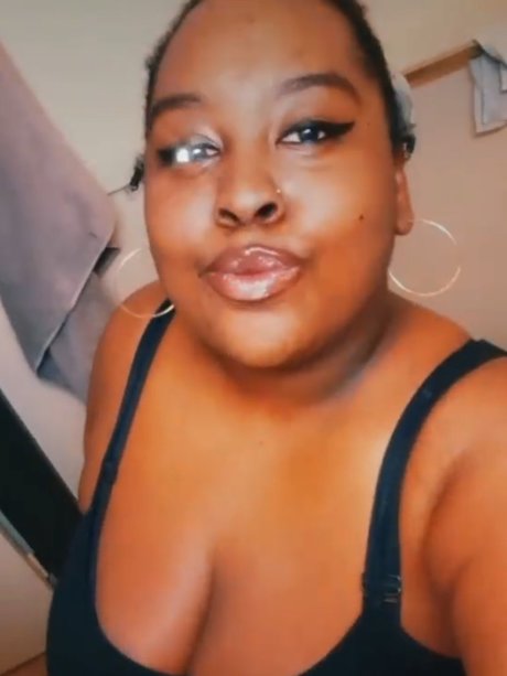 KindSiren pornstar free photo