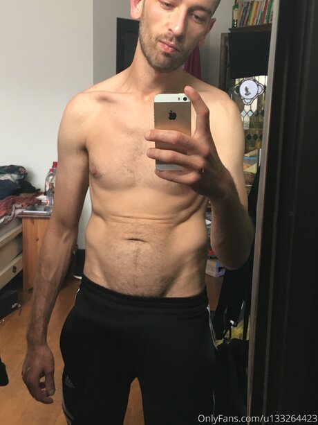 Esckaenor naked model pictures