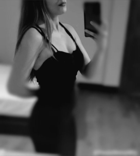 Paula Mena adult model images