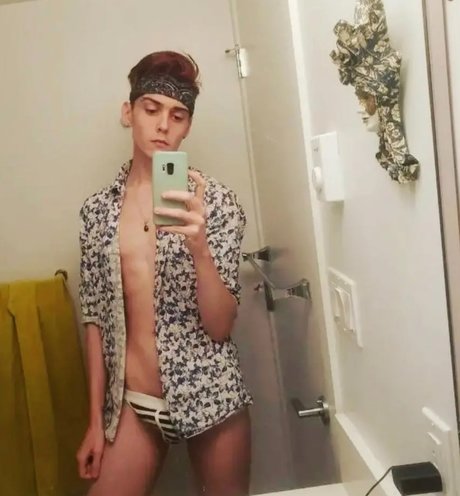 Lukas Quinn perfect actress pic