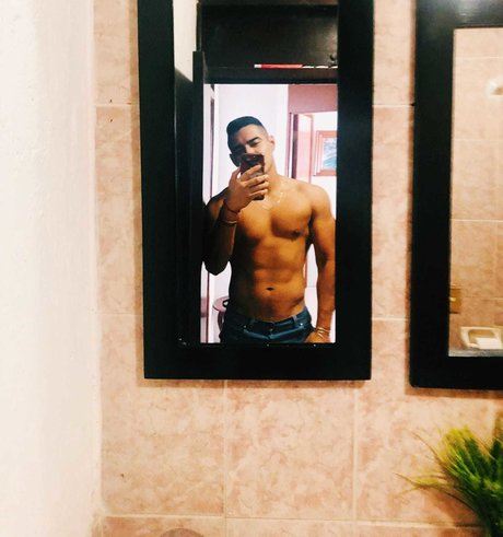 RobertCF porn actress photo