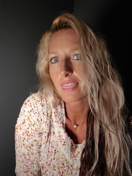 Fetish Friendly With Legs For Days hd star pictures