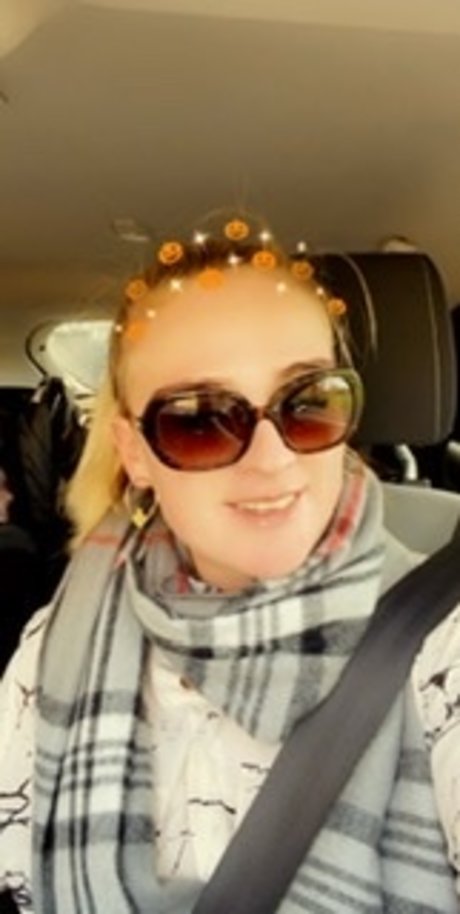 _Emma exclusive model pic