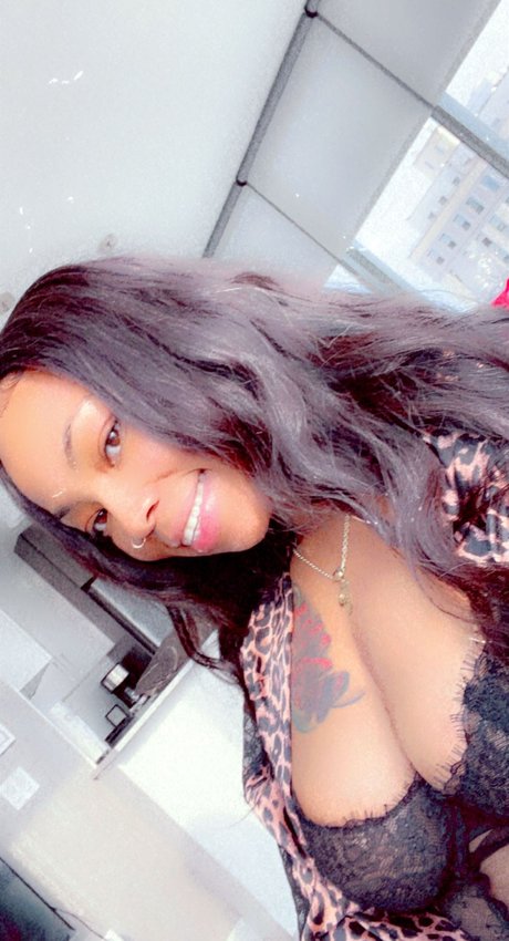 Pinkanimal model hot images