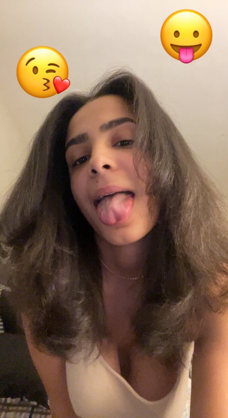 yungprettyproductionn erotic model picture