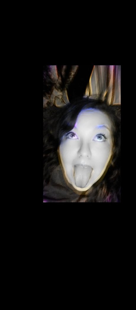 Temptress Queen model naked images