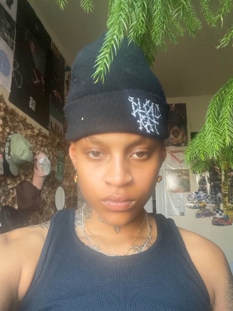 HOLYCHI art star photos