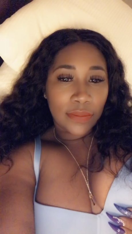 NikoleRichiexxx naked actress image