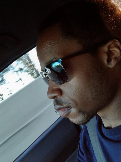 Dmon3y exclusive model pic