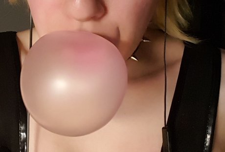 Quirky Quinn Feet booty amp amp more exclusive star pics