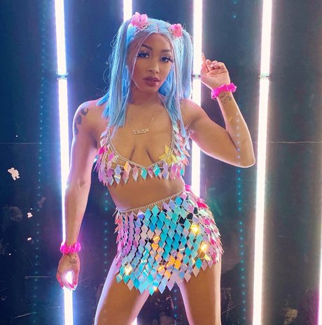 Temptress Goddess hot model img