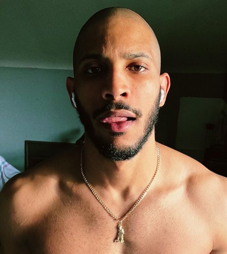 bene_ star naked galleries