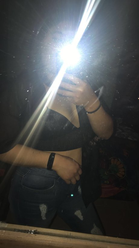 Arleth Cano model art gallery