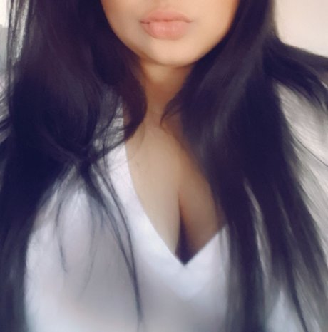 Noula hot model picture