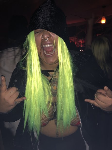 DJ APPLEJUICE nude model pic