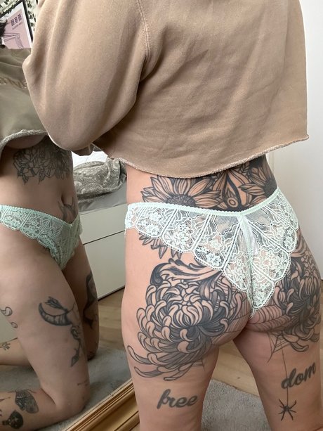 Devilslittlegirl model art pictures