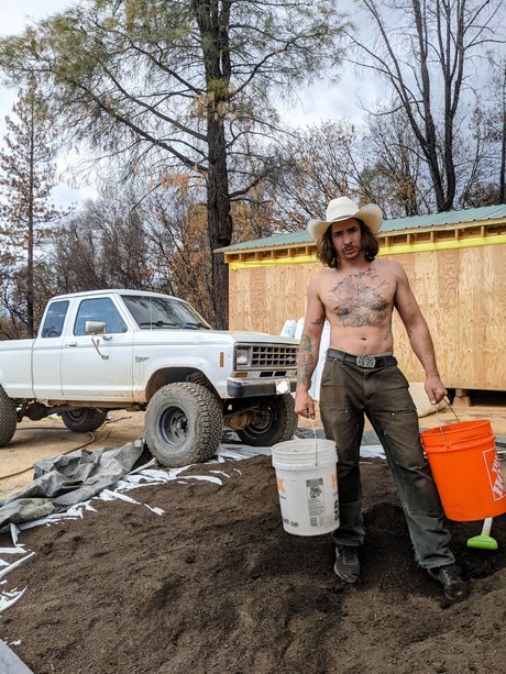 Nude Farmer sexy star img