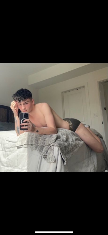 Myott_ nude model image