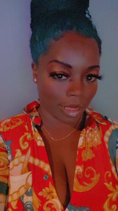 _Shauna Boutdatgold model top pictures