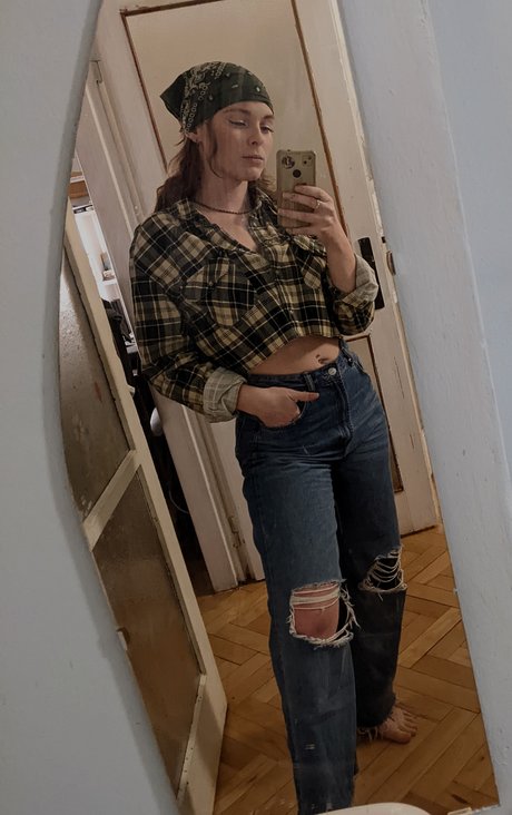 Tattooedpetit sex actress gallery