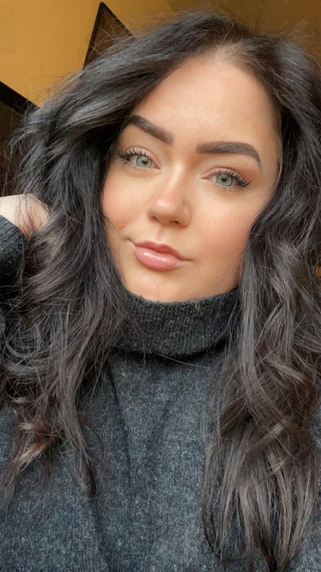 Miss Felicia sexy actress pics