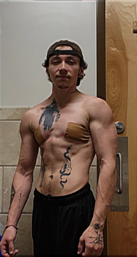 Justyn Ballew erotic model photo