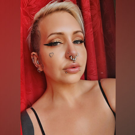 Devil s Savage nice model pic