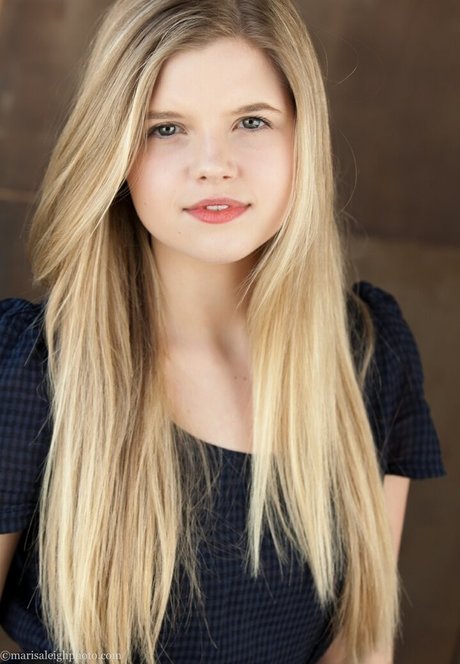 Ana Mulvoy Ten adult model gallery