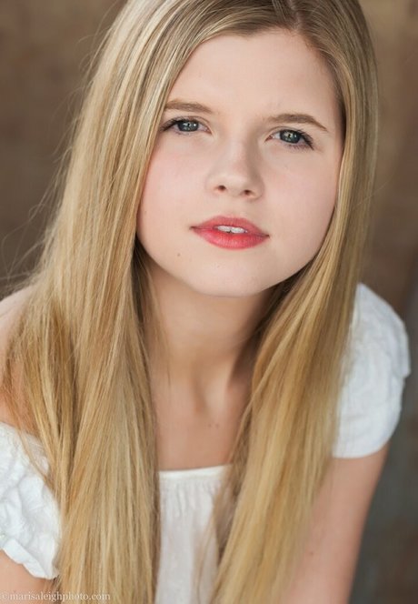 Ana Mulvoy Ten star top images