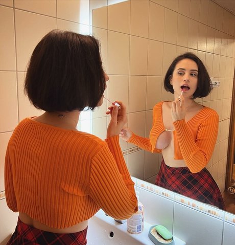 LikaLand beautiful model img