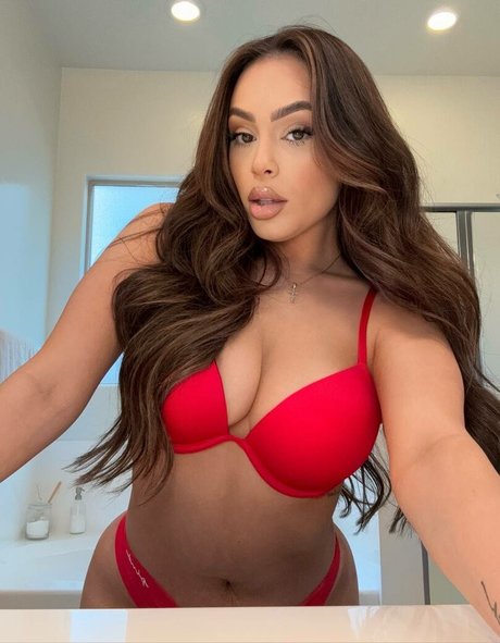 Rayleen Vega model nudes archive