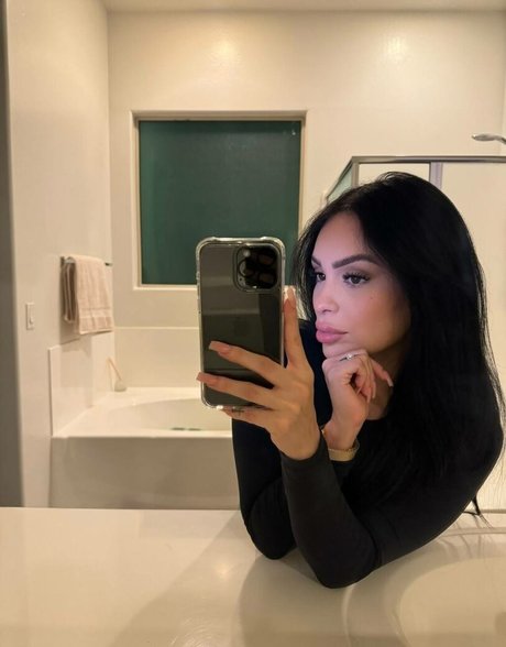 Rayleen Vega star naked photos