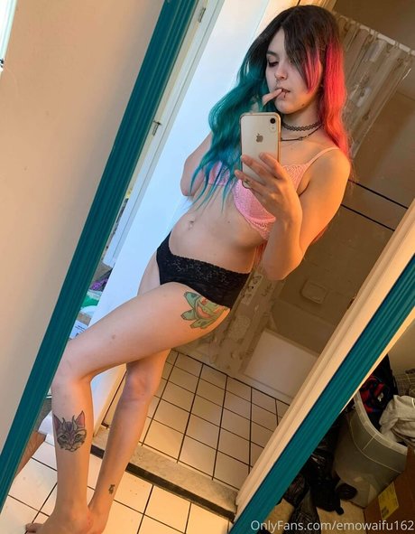 emowaifu162 model erotic img