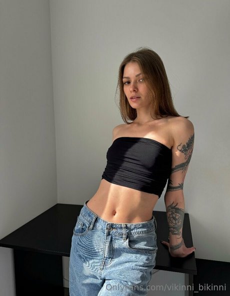 vikinni bikinni model art photo