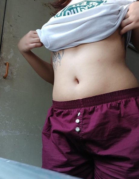 Shessnarky naked pornstar pic