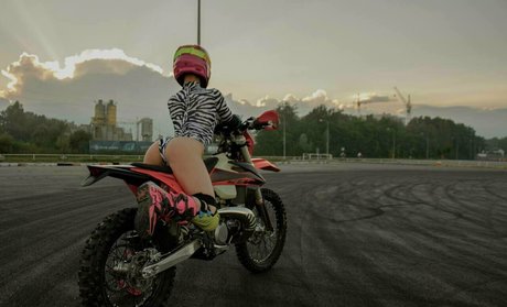 lllisha free actress pictures