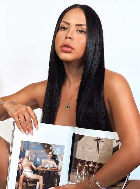 Leidys Ortiz model perfect image