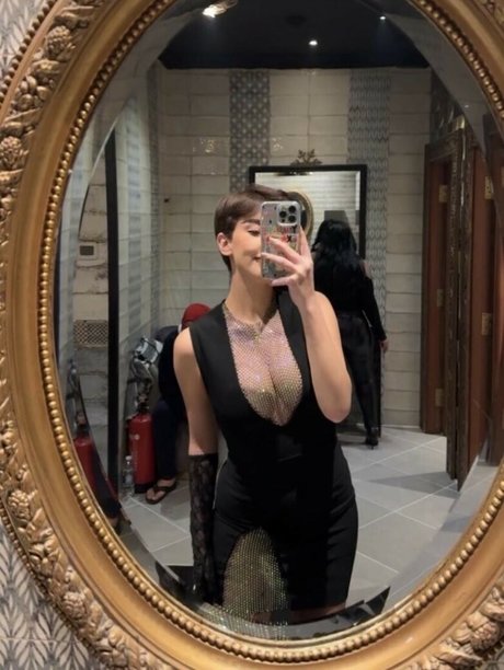 Roz Idrissi model exclusive pics