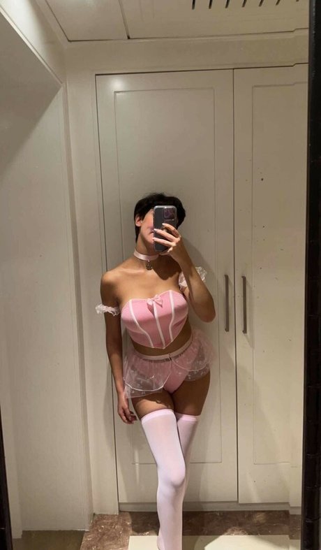 Roz Idrissi adult model galleries