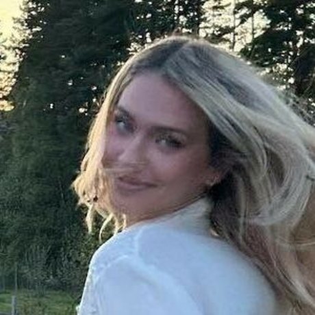 Hanna Edwinson hot actress picture