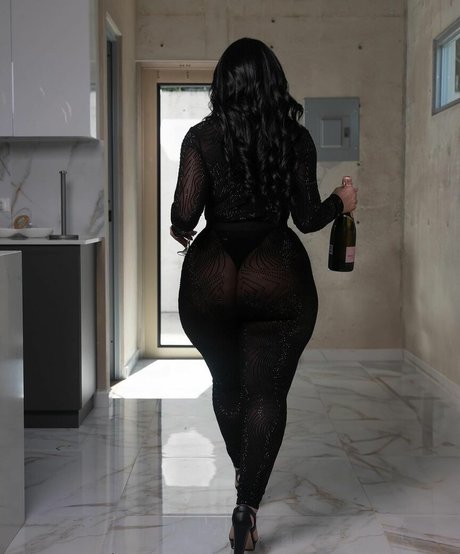 Franche Tamil pretty actress pic