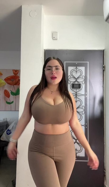 Tamar Abuchzira model pornographic photos