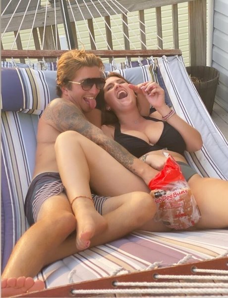 Rachel Myers beautiful model img